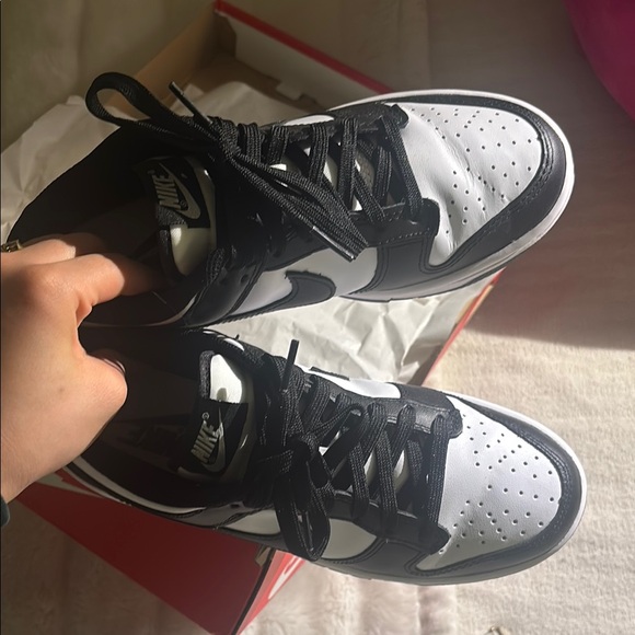 EUC Nike Dunk Low Women’s size 7 men’s 5.5 black and white panda - Picture 2 of 5
